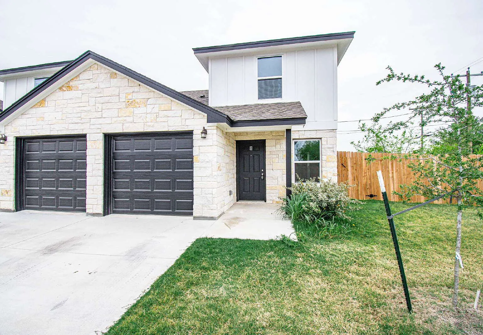 3 bed, 2.0 bath, 1390 sqft, $1,400 — Photo 1