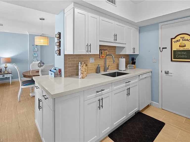 240 Seaview Ct #413 — Photo 7
