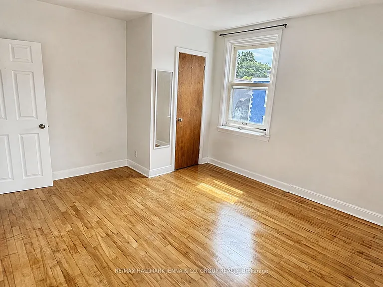 211 Hannah St — Photo 17