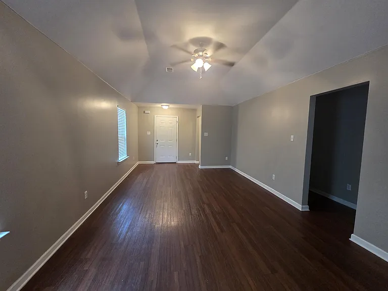 1315 Crosstown Ct — Photo 6