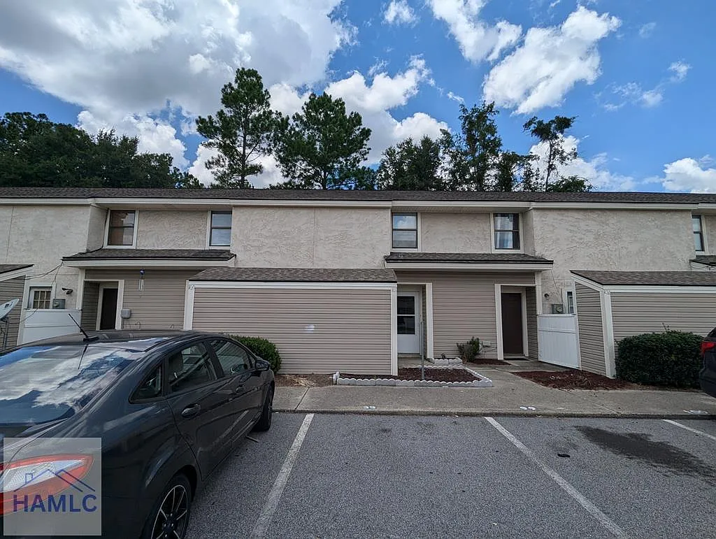 2 bed, 1.5 bath, 1068 sqft, $1,150 — Photo 1