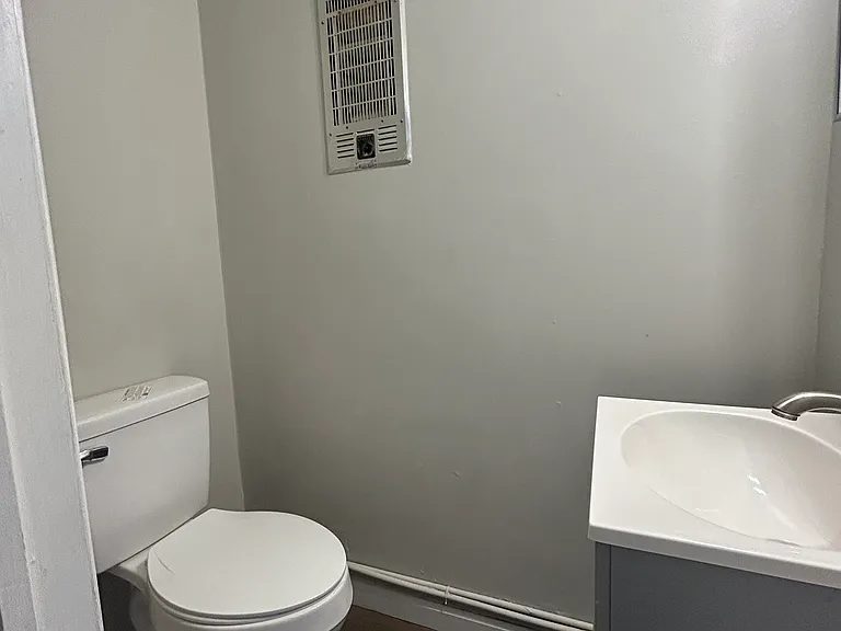 1009 Waring St #1009 — Photo 4