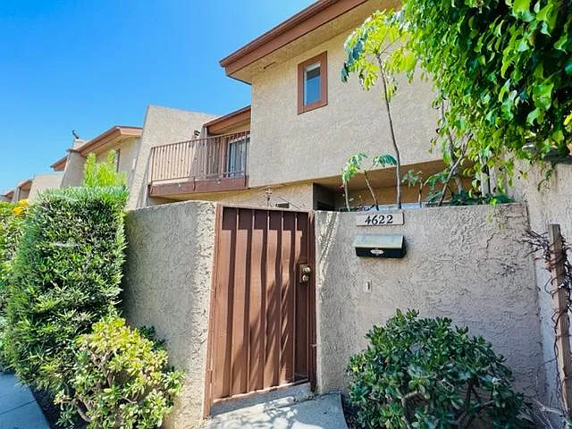 4622 W Broadway — Photo 1
