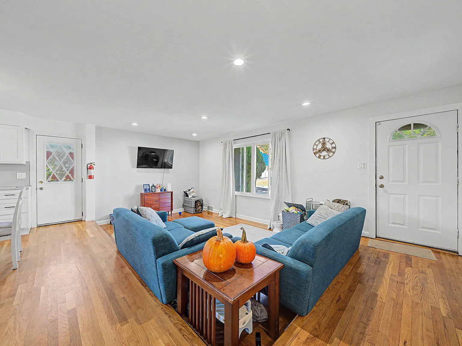 3 bed, 1040 sqft, $4,250 — Photo 4