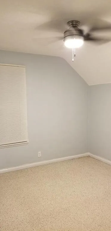 318 4th St SE Apt 2 — Photo 2