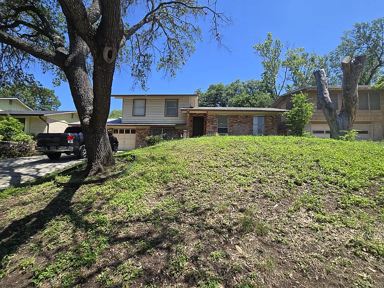 211 Dawnridge Dr — Photo 2
