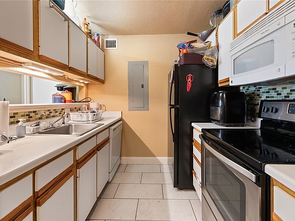 2nd image of 517 Parkway #202
