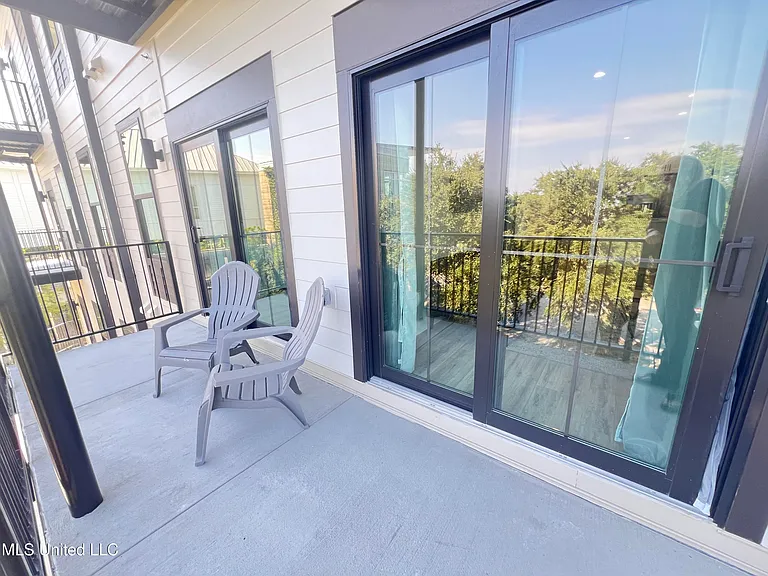 124 Court St — Photo 15