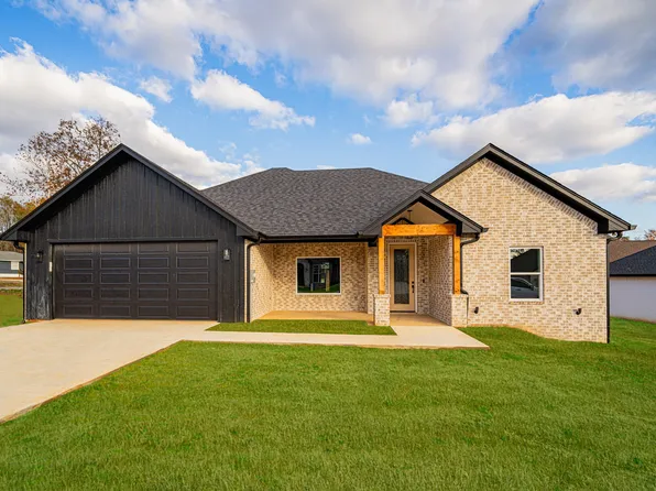 111 Queens Ct, Marshall, TX 75672