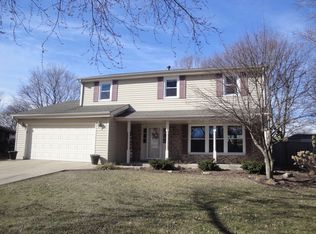 203 Arrowhead Dr, Shorewood, IL