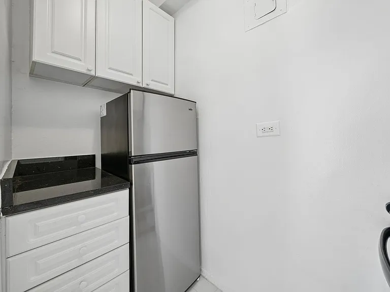 253 W 72nd St #2204 — Photo 15