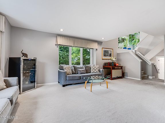 4th image of 32 Clarken Drive #251