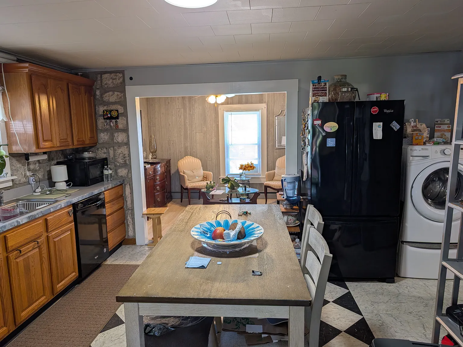 3 bed, 1208 sqft, $2,300 — Photo 3