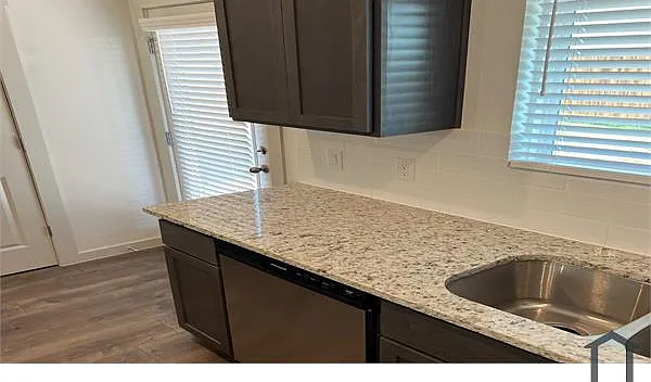 4 bed, 2139 sqft, $3,500 — Photo 3