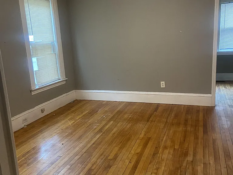391 Manchester St — Photo 10