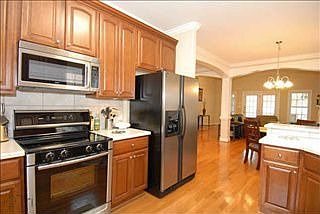 Kitchen w sitting area