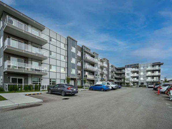 80 N Carrington Plz NW #406, Calgary, AB T3P 1Y3
