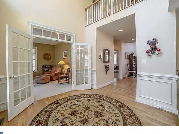 3rd image of 115 Woodridge Dr