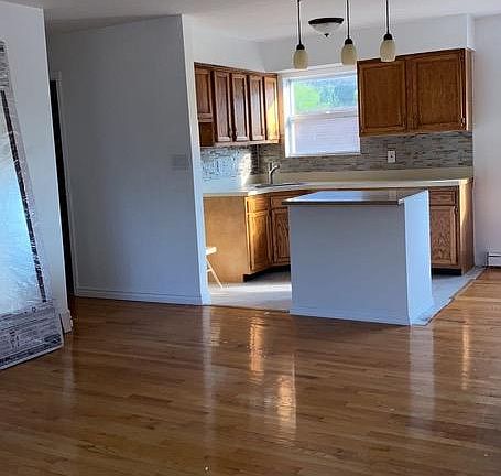4th image of 120-44 Marsden St Floor 1