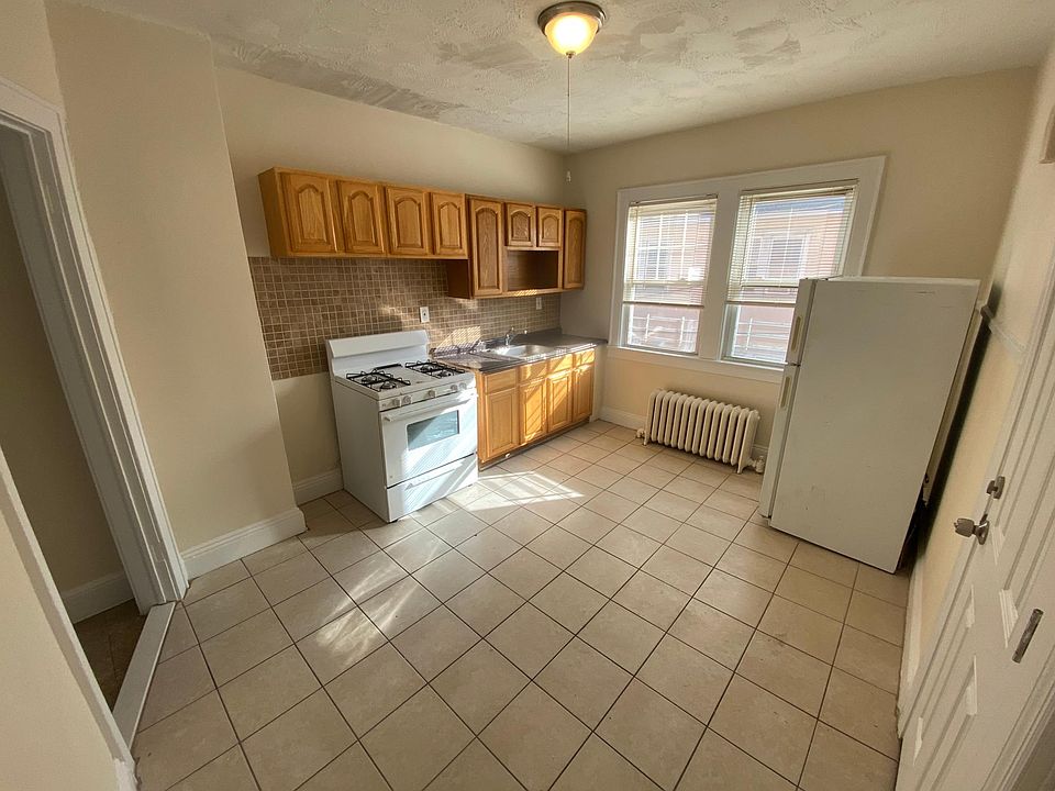 1st image of 410 S 10th Ave APT 3