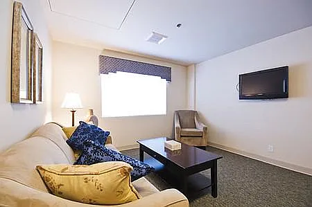 Catalina Apartments — Photo 14