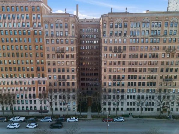 3520 N Lake Shore Dr APT 9E, Chicago, IL 60657
