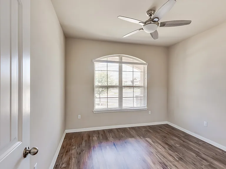 1549 Hamiltons Way — Photo 13