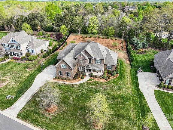 3rd image of 1015 Golden Bell Dr