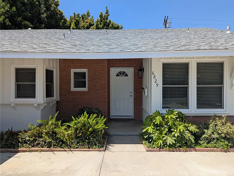 6829 McLennan Ave — Photo 2