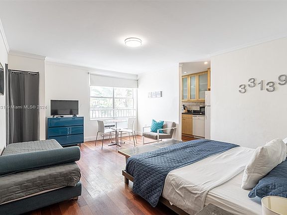 2nd image of 420 15th St APT 206