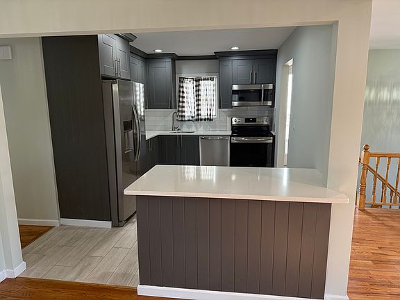 3rd image of 2198 Willoughby Ave Floor 2