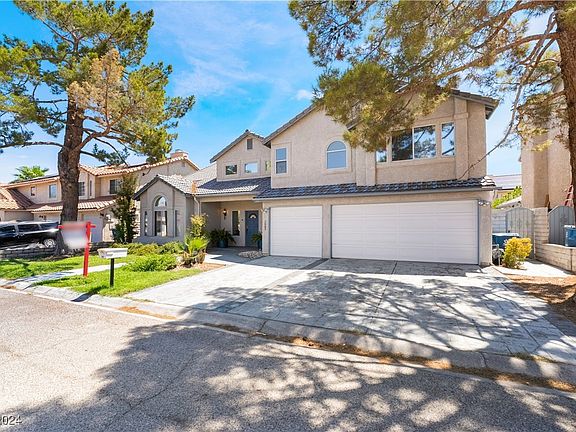 2nd image of 3065 Carlotta Cir