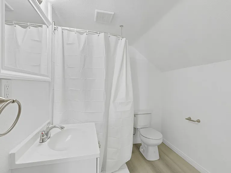 Gorgeous 2 Bed/2 bath apartment in excellent Sherman Oaks area! — Photo 10