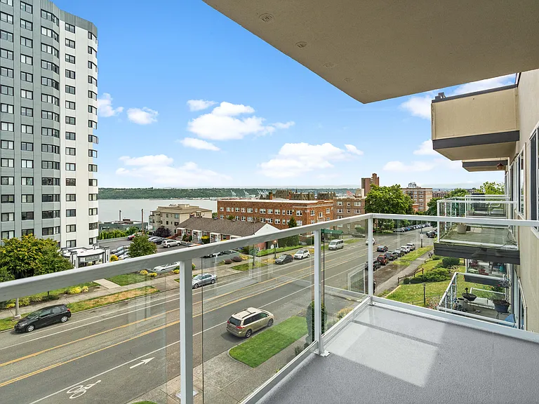2 Bed 2 Bath - End Apt. - 1,160 Sq Ft 2 Bed 2 Bath - End Apt. - 1,160 Sq Ft
