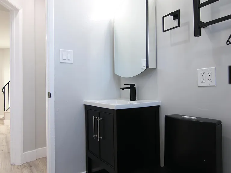 120 Roswell Ave #12 — Photo 14
