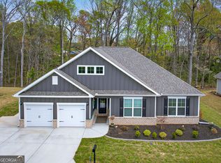 118 Golden Oaks Dr, Hartwell, GA 30643