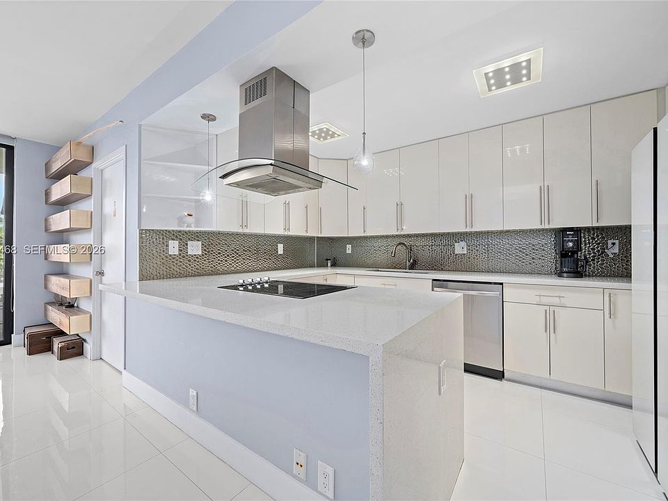 1st image of 161 Crandon Blvd APT 419