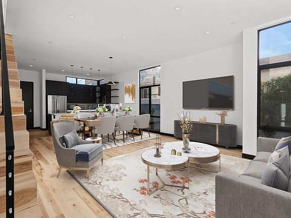 5th image of 922 W Clark Ave #102