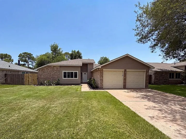 315 Floravista Dr — Photo 1