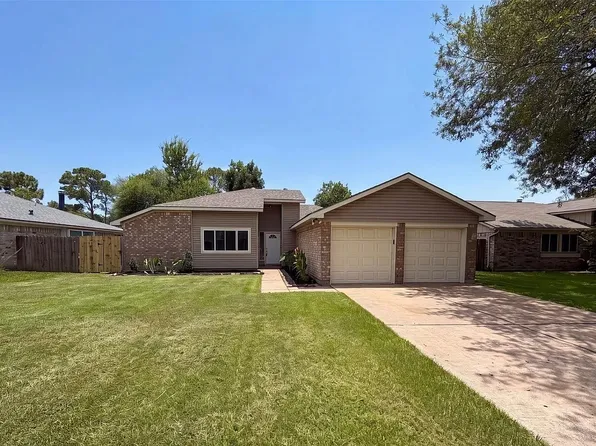 315 Floravista Dr, Webster, TX 77598