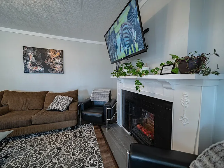 119 N 200 E — Photo 9