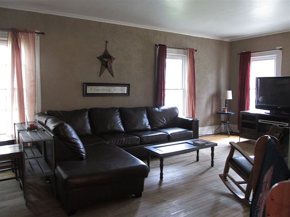 4th image of 526 Morris St