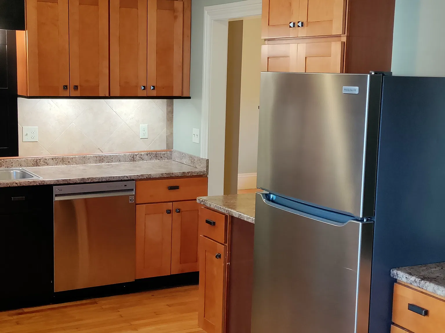 2 bed, 1200 sqft, $2,080 — Photo 4