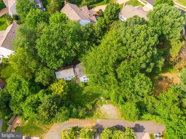 8413 Rainbow Rd, Vienna, VA 22182