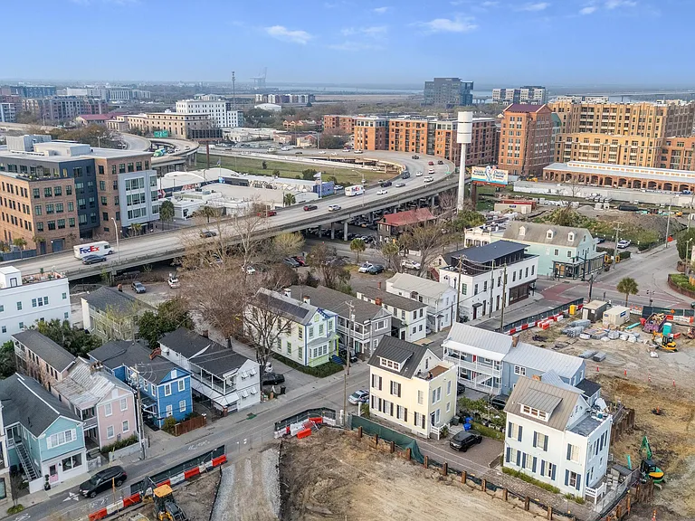 66 Line St #B — Photo 29
