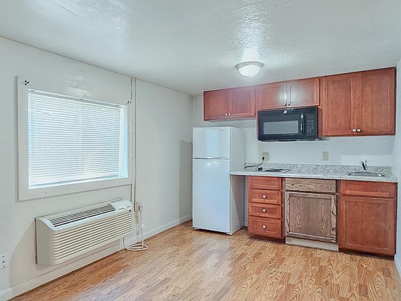 3rd image of 257 W Whalen St #4
