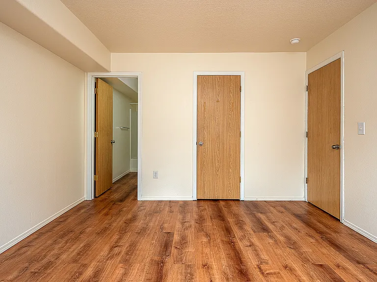 Corporate Woods Apartments — Photo 24