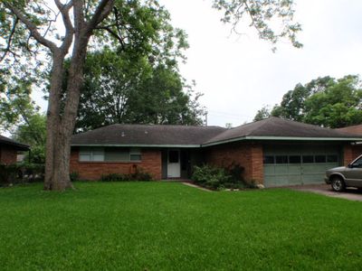 112 Carnation St, Lake Jackson, TX, 77566