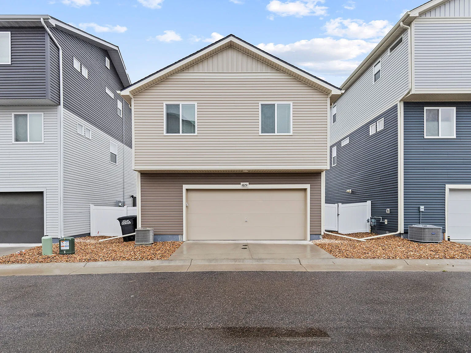3 bed, 2.5 bath, 1041 sqft, $3,100 — Photo 2