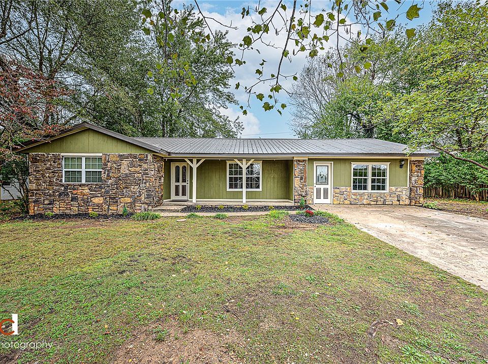 1st image of 1001 Longview Dr